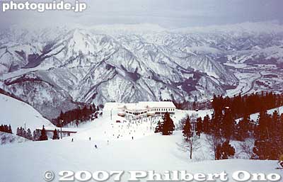 View from the top.
Keywords: niigata yuzawa-mach gala ski resort snow skiers mountains