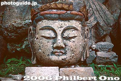 Closeup of Buddha head before reattachment in 1994. Usuki, Oita. 古園石仏
Keywords: oita usuki stone buddha japansculpture national treasure
