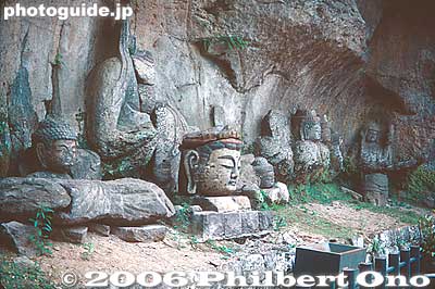Stone buddhas in Usuki, Oita. 古園石仏
Keywords: oita usuki stone buddha japansculpture national treasure