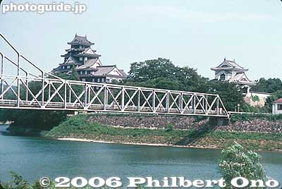 Okayama Castle and bridge to Korakuen Garden
Keywords: okayama castle