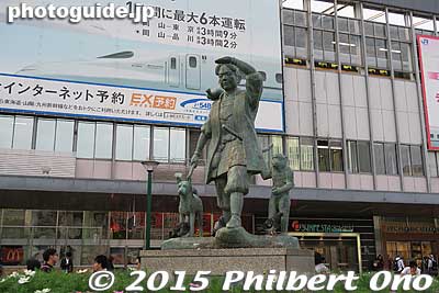 Statue of Momotaro Peach Boy in front of JR Okayama Station's east side.
Keywords: okayama station