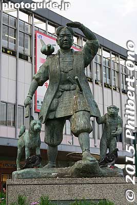 Statue of Momotaro Peach Boy in front of JR Okayama Station's east side.
Keywords: okayama station japansculpture