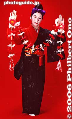 This dance is called "Nuchibana" (flower lei) featuring a string of red and white flowers.
Okinawan dancer wearing a kimono with her right arm exposed outside the sleeve. The dance is called "Nuchibana" (flower lei) featuring a string of red and white flowers. The dance expresses the feelings of a young woman in love.
Keywords: okinawa ryukyu dance nuchibana bingata kimono