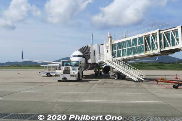 Keywords: okinawa Ishigaki Airport airplane jet boeing-737