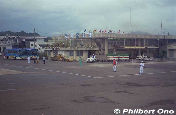 Approaching the old Ishigaki Airport terminal.
Keywords: okinawa old Ishigaki Airport