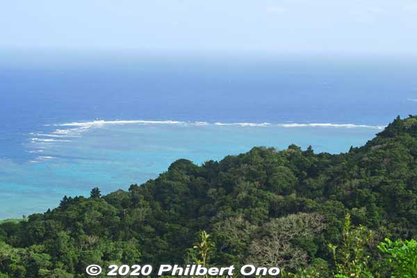 View of coral reefs from Nosokodake Lookout Point in northern Ishigaki. 
Keywords: okinawa Ishigaki Nosokodake mt.