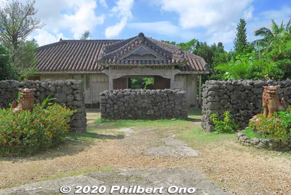Makishi Residence is a traditional Yaeyama home. 旧牧志邸
Keywords: okinawa ishigaki yaima mura traditional minka homes house japanhouse