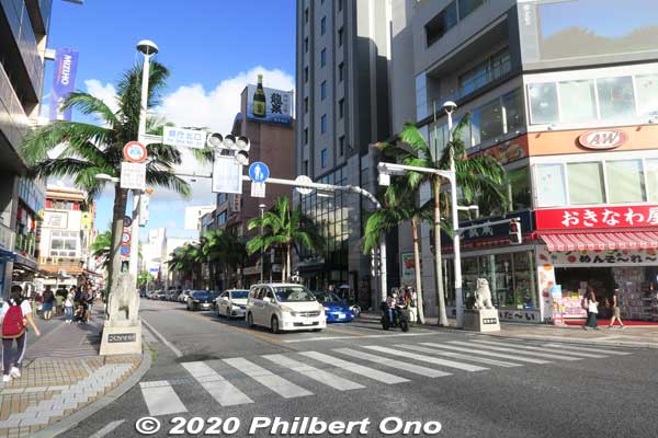 Entrance to Kokusai-dori.
Keywords: Okinawa Naha Kokusai-dori shopping road