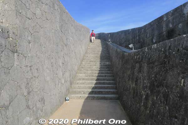 Way to Agari-no Azana lookout point.
Keywords: okinawa naha shuri shurijo castle gusuku