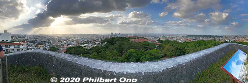 From Shuri Castle's Iri-no Azana western lookout deck, view of Naha looking toward the ocean. 西のアザナ（いりのあざな）
Keywords: okinawa naha shuri shurijo castle gusuku