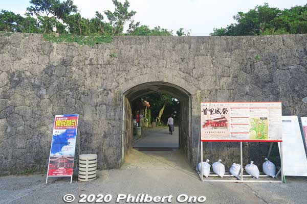 Kobikimon Gate is the exit. Also the entrance for wheelchair users. 木曳門
Keywords: okinawa naha shuri shurijo castle gusuku