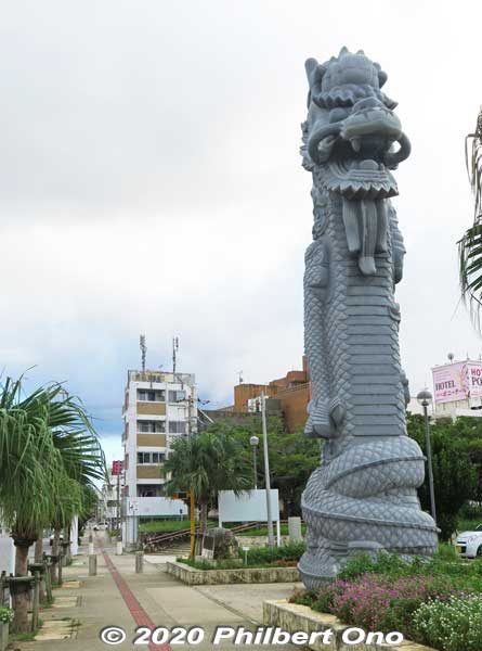 The Ryuchu dragon pillars are Naha-Fuzhou Friendship City Exchange Monuments.
Keywords: okinawa naha