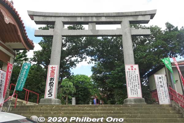 Naminoue Shrine torii.
Keywords: okinawa naha Naminoue Shrine