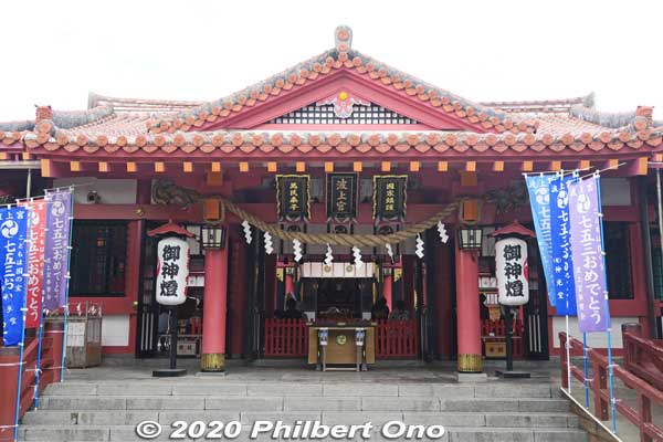 Near Naha's beach, Naminoue Shrine (波上宮). Major Shinto shrine in Naha. Looks very Okinawan. http://naminouegu.jp/english.html
Keywords: okinawa naha Naminoue Shrine japanshrine