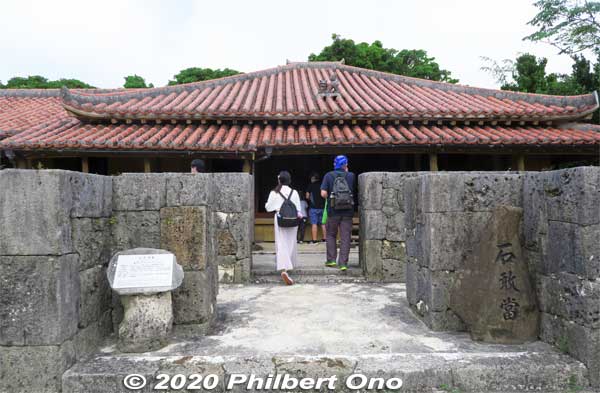 Stone walls in front of Uezu residence.
Keywords: okinawa nanjo world homes japanhouse