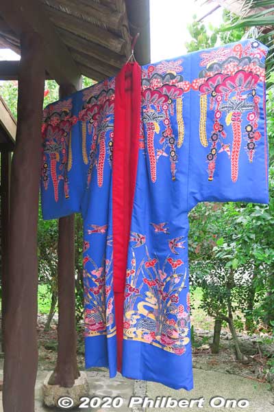 Okinawan bingata kimono
Keywords: okinawa nanjo world homes