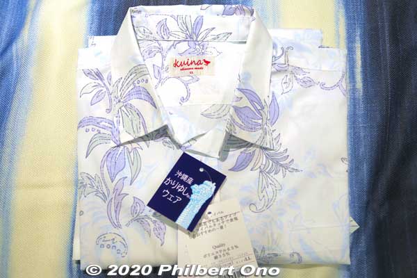 In the gift shop, bought this kariyushi shirt. Kariyushi is an Okinawan-style Aloha shirt. Most designs are muted in color, similar to showing the reverse side of the material. 
This design shows the deigo, Okinawa's official flower or tiger's claw (デイゴ). I made sure that it was made in Okinawa. Cheaper shirts are made elsewhere. かりゆしウェア
Keywords: okinawa nanjo world