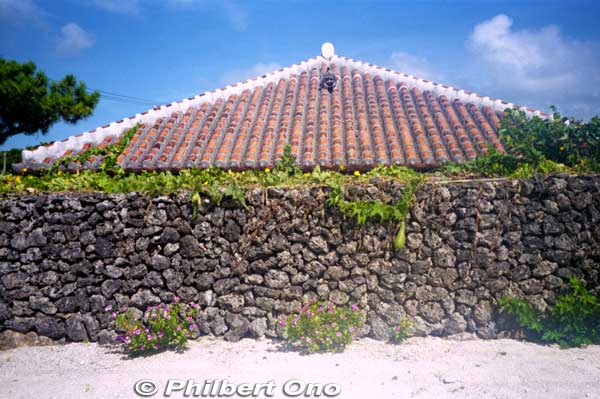 Okinawan house and rock wall, Taketomi
Keywords: okinawa taketomi-cho island japanhouse