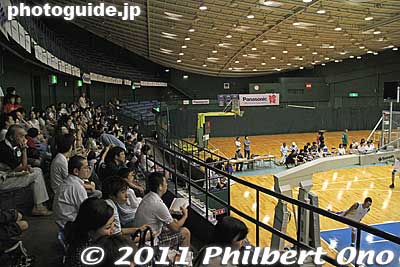 The Panasonic Arena is also apparently used as an auditorium. There were three courts. One was for volleyball.
Keywords: osaka hirakata hawaii university of basketball game panasonic trians arena 