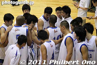 Panasonic huddle.
Keywords: osaka hirakata hawaii university of basketball game panasonic trians arena 