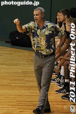 Hawaii Head Coach Gib Arnold.
Keywords: osaka hirakata hawaii university of basketball game panasonic trians arena 