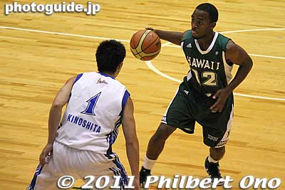 Pi`i Minns
Keywords: osaka hirakata hawaii university of basketball game panasonic trians arena 