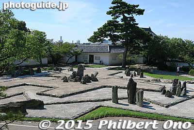 There is a rock garden in front.
Keywords: osaka kishiwada castle