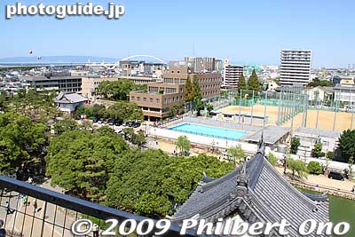 View from the lookout balcony of Kishiwada Castle. Looking toward Kishiwada City Hall.
Keywords: osaka Kishiwada Castle