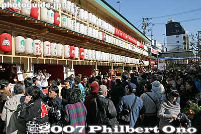 More stalls behind the shrine.
Keywords: osaka naniwa-ku imamiya ebisu shrine festival matsuri