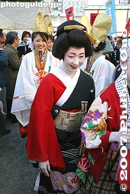 Keywords: osaka naniwa-ku imamiya ebisu shrine festival matsuri geisha