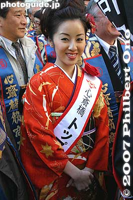 Shinsaibashi Top Lady
Keywords: osaka naniwa-ku imamiya ebisu shrine festival matsuri kimonobijin woman