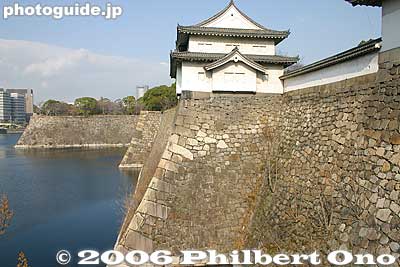 Sengan Turret near Otemon Gate
One of the castle's oldest remaining buildings built in 1620. Underwent major restoration in 1961. Overlooking the outer moat.

千貴櫓
Keywords: osaka prefecture castle