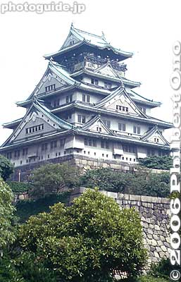 Castle tower
This picture was taken before the 1995-97 renovation.
Keywords: osaka prefecture castle