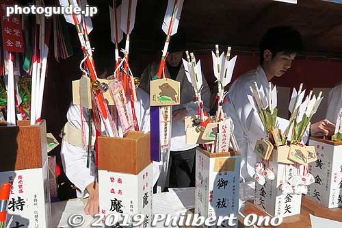 New Year's souvenir arrows.
Keywords: osaka Sumiyoshi Taisha jinja shrine new year