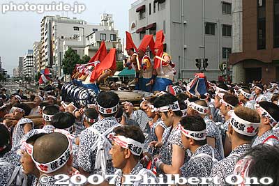 Moyo-oshi Daiko. Also see [url=http://www.youtube.com/watch?v=Kk647KVlVic]my video at YouTube.[/url] 催太鼓
Keywords: osaka tenjin matsuri festival procession taiko drum