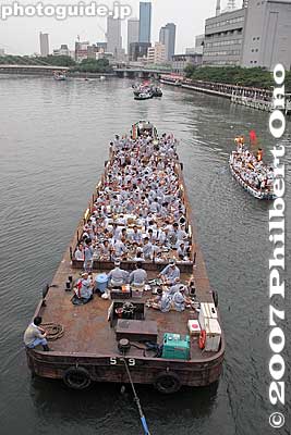 Okawa River 大川
Keywords: osaka tenjin matsuri festival water funa-togyo procession boats river