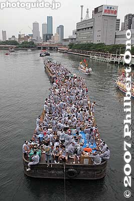船渡御
Keywords: osaka tenjin matsuri festival water funa-togyo procession boats river