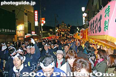 A float proceeds to the Otabisho plaza.
Keywords: saitama chichibu yomatsuri night festival float