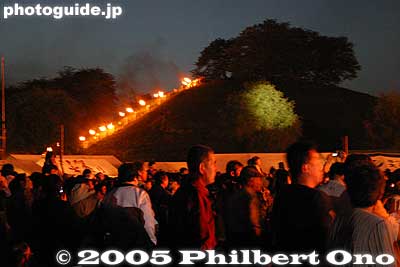 Torch bearers from the tumulus
Keywords: saitama, gyoda, sakitama Tumuli Park, fire festival, matsuri, himatsuri