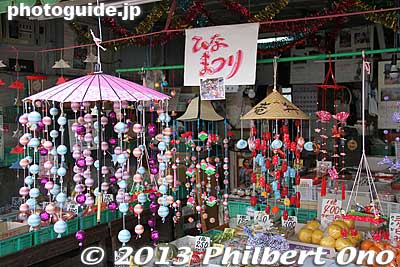 This shop had its hina decorations outside which is unusual.
Keywords: saitama hanno hinamatsuri hina matsuri doll festival