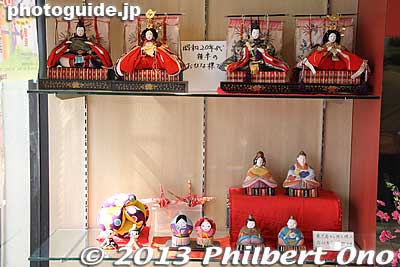 They usually indicate how old the hina dolls are. Usually a family heirloom going back a few decades.
Keywords: saitama hanno hinamatsuri hina matsuri doll festival