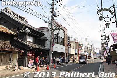 Odori street and Kinujin on the left.
Keywords: saitama hanno hinamatsuri hina matsuri doll festival