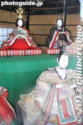 Hina dolls inside the former Hanno Silk Weaving Association office.
Keywords: saitama hanno hinamatsuri hina matsuri doll festival