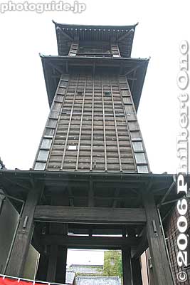 There is a bell at the top which is rung 4 times a day. The bell or gong looks like a temple bell.
Keywords: saitama kawagoe