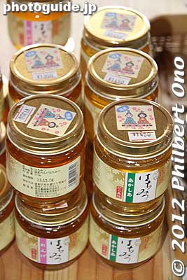 They also sold local products like honey.
Keywords: saitama konosu city hall hina matsuri doll festival