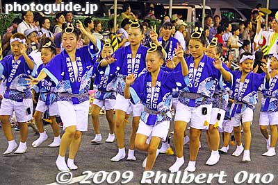 Keywords: saitama koshigaya minami koshigaya awa odori dance matsuri festival dancers women