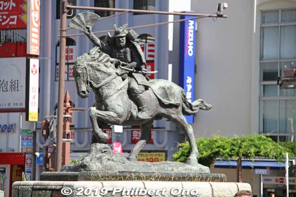 Statue of famous warrior Kumagai Naozane (1141–1207) in front of Kumagaya Station, North Exit. 熊谷直実
Keywords: saitama Kumagaya Rugby World Cup