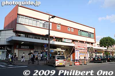 A boxy-looking Kita-Urawa Station on the west (nishiguchi) side. Keihin-Tohoku Line. 
Keywords: saitama kita-urawa