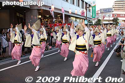Kita-Urawa Aho-ren. "Aho" means fool. 
Keywords: saitama kita-urawa awa odori dance matsuri festival dancers women