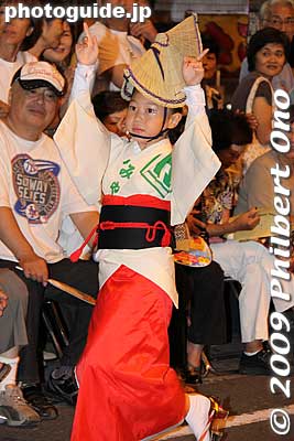 Miyako-ren 美奴連（みやこ連）
Keywords: saitama kita-urawa awa odori dance matsuri festival dancers women japanchild